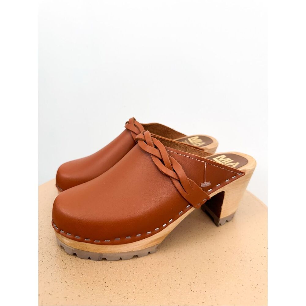 MIA Women’s Elsa Luggage Brown Leather Braid Swedish Heeled Clogs - Picture 2 of 14